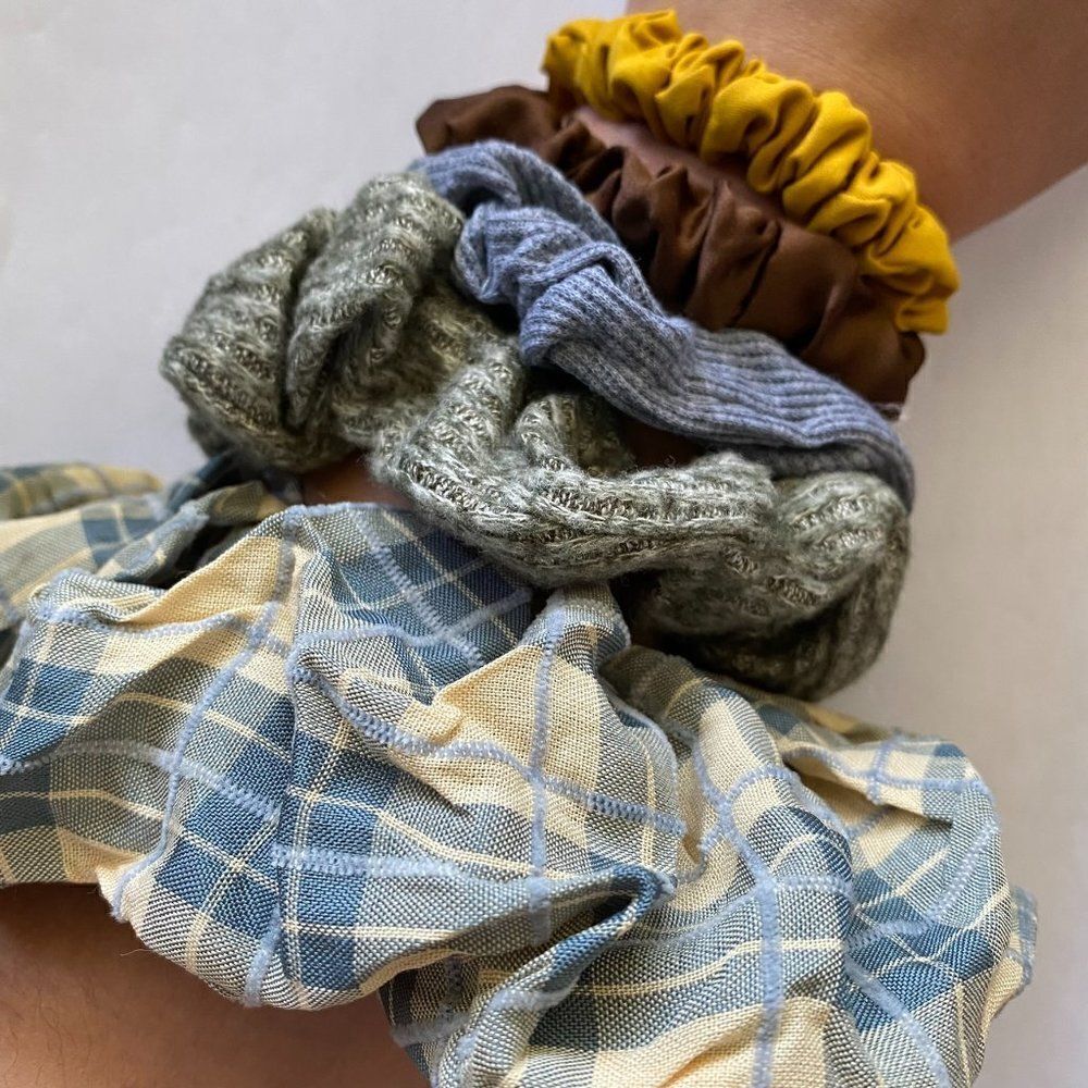 Set Of 5 Scrunchies - Jumbo Plaid Mustard Sweater